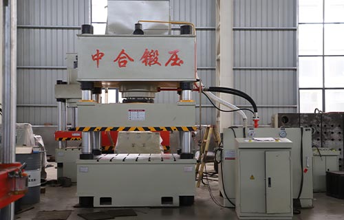 中合鍛壓高品質(zhì)、高效率三梁四柱液壓機(jī)